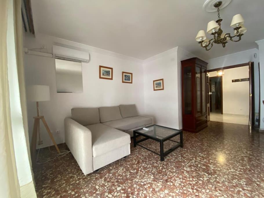 סביליה Funcional Piso 4 Dormitorios Frente A Santa Justa מראה חיצוני תמונה